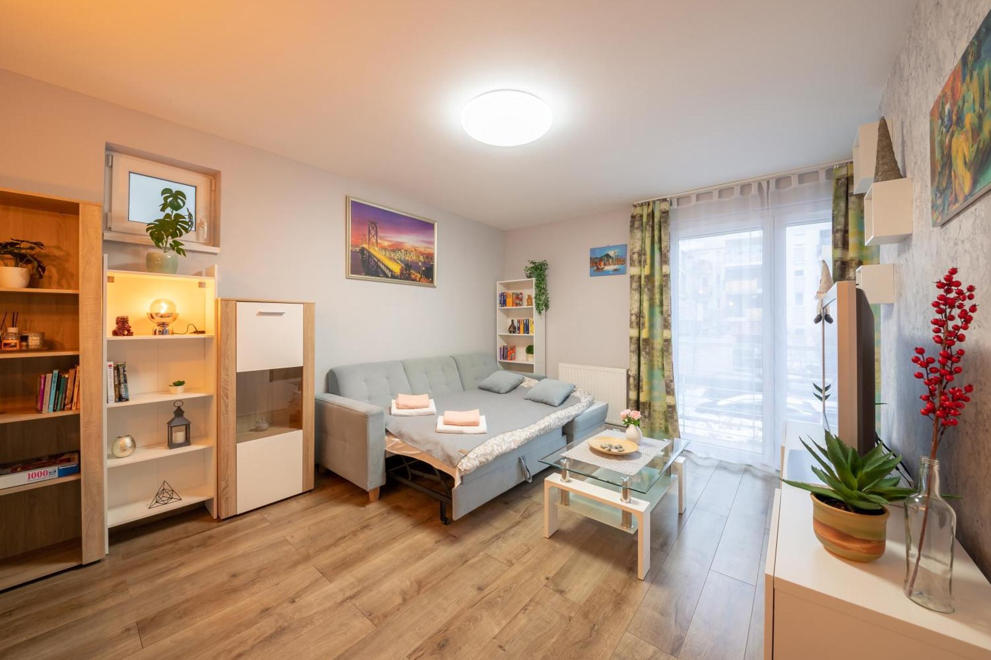 Center Budget Inside Free Parking Self Check-in Free Streaming Ac Balcony Apartment