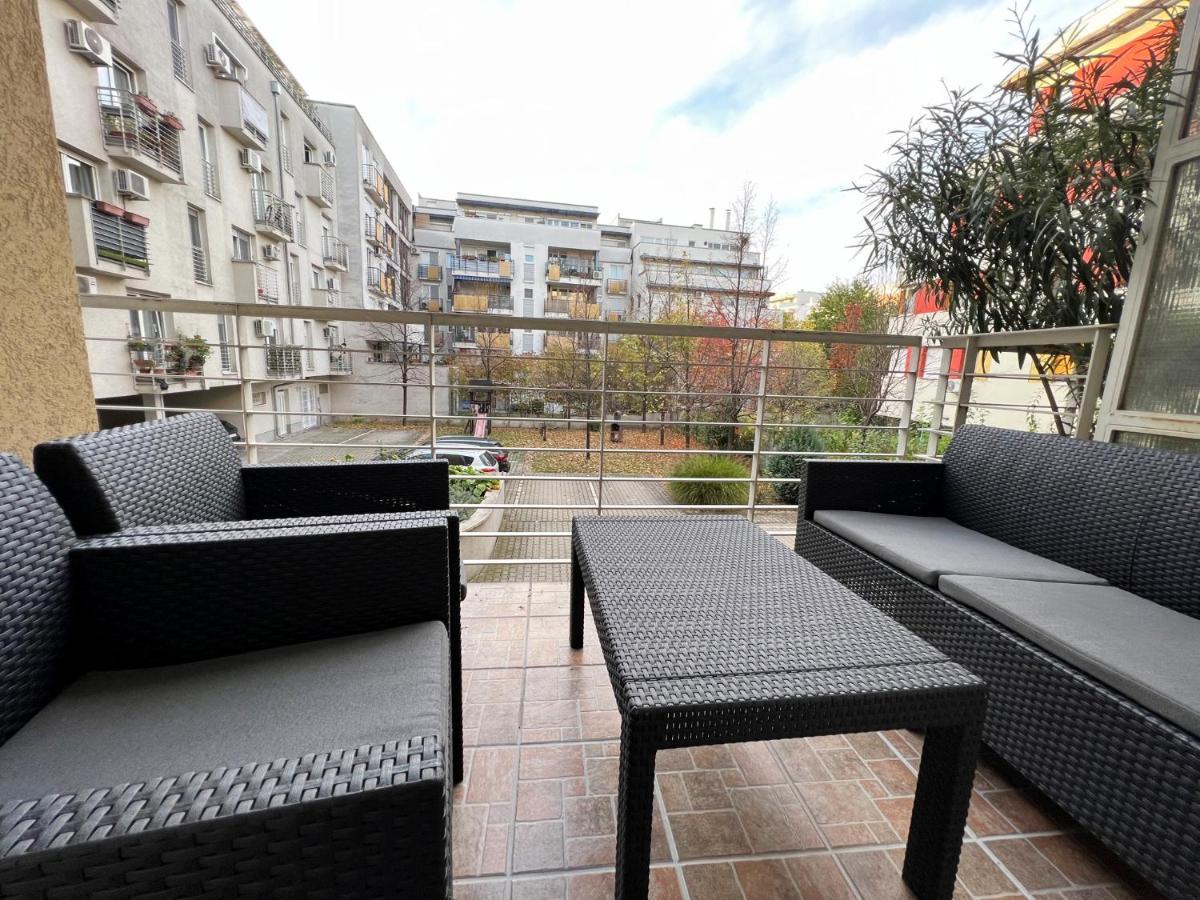 Center Budget Inside Free Parking Self Check-in Free Streaming Ac Balcony Apartament *