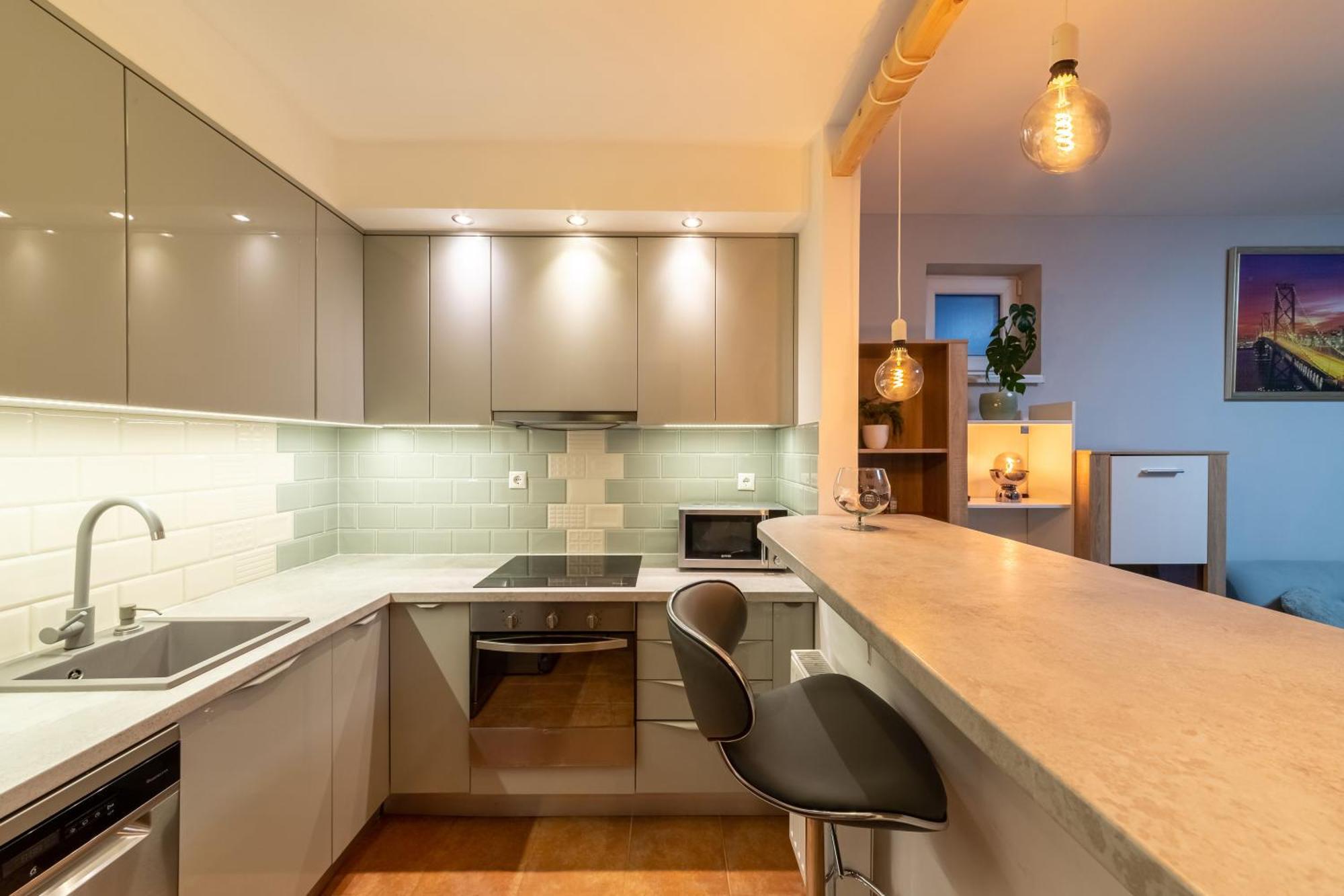 Apartament Center Budget Inside Free Parking Self Check-in Free Streaming Ac Balcony
