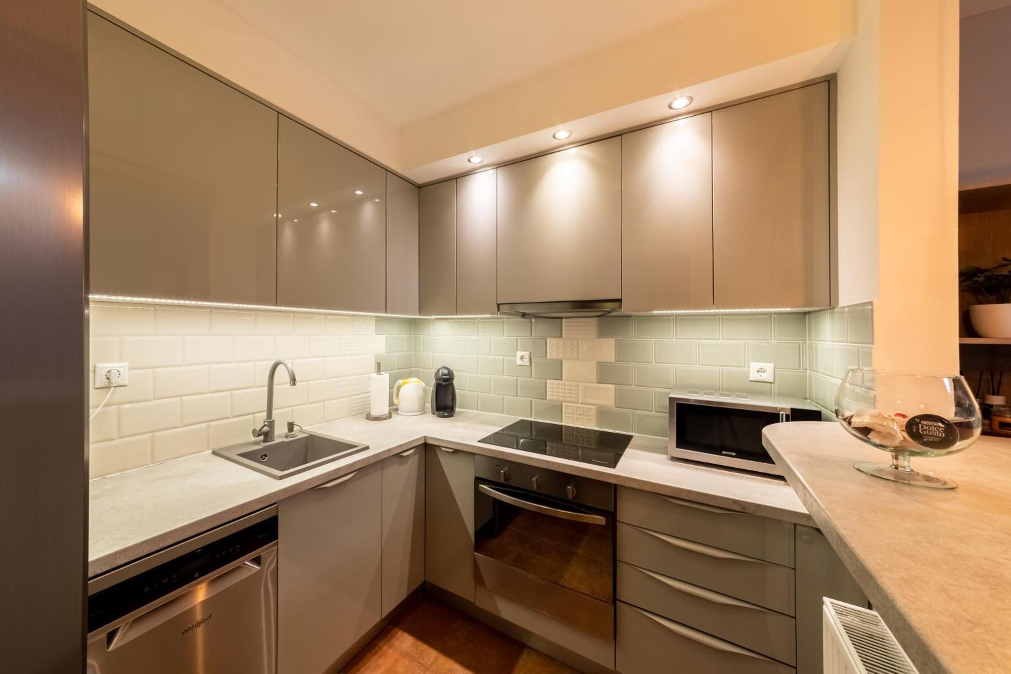 Apartament Center Budget Inside Free Parking Self Check-in Free Streaming Ac Balcony *